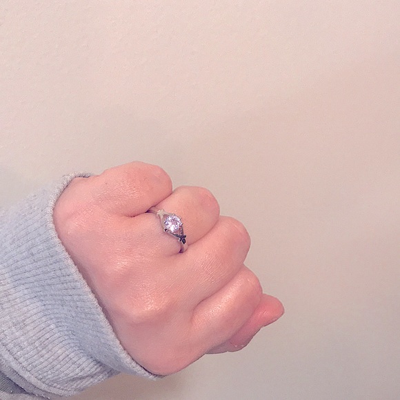 🆕Classy💍Modern Style 5.94mm Round Solitaire Ring - Picture 4 of 16